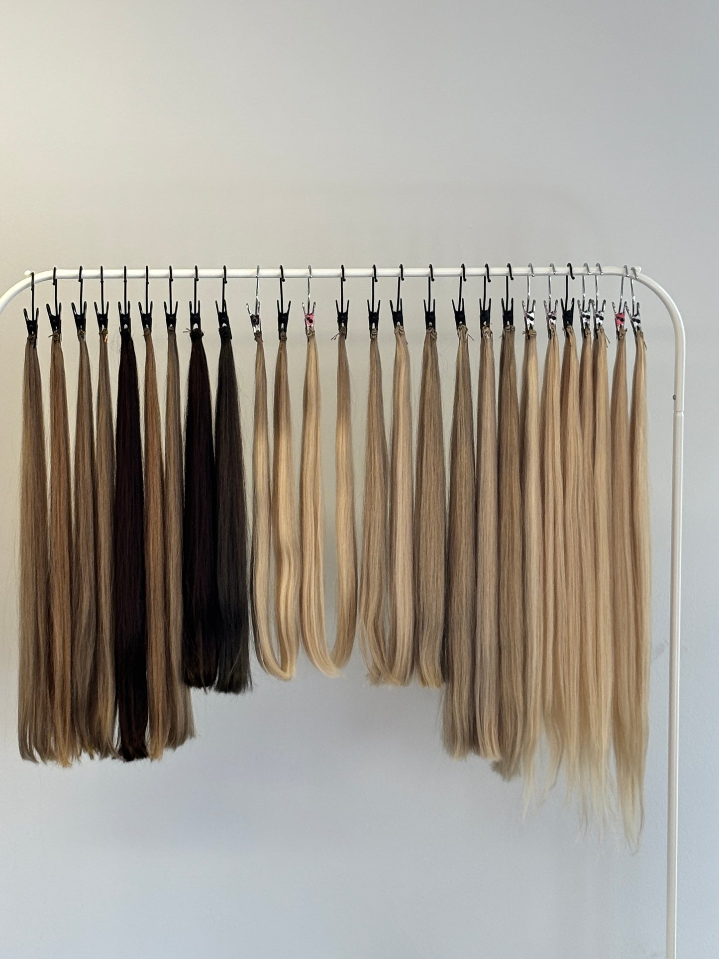 24” Dirty Blonde (613/18) Handtied Weft